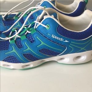 speedo athletic shoes